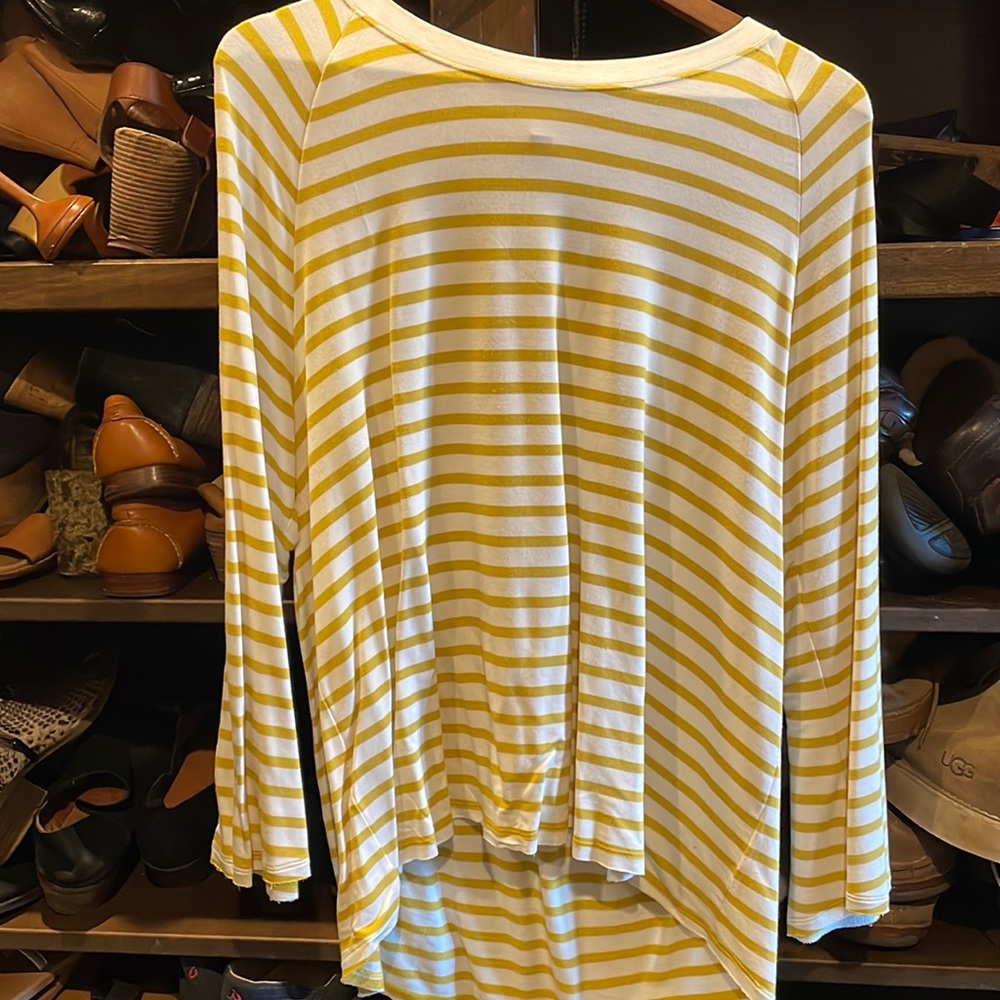 Cabi top size M. 3/4 sleeves worn once